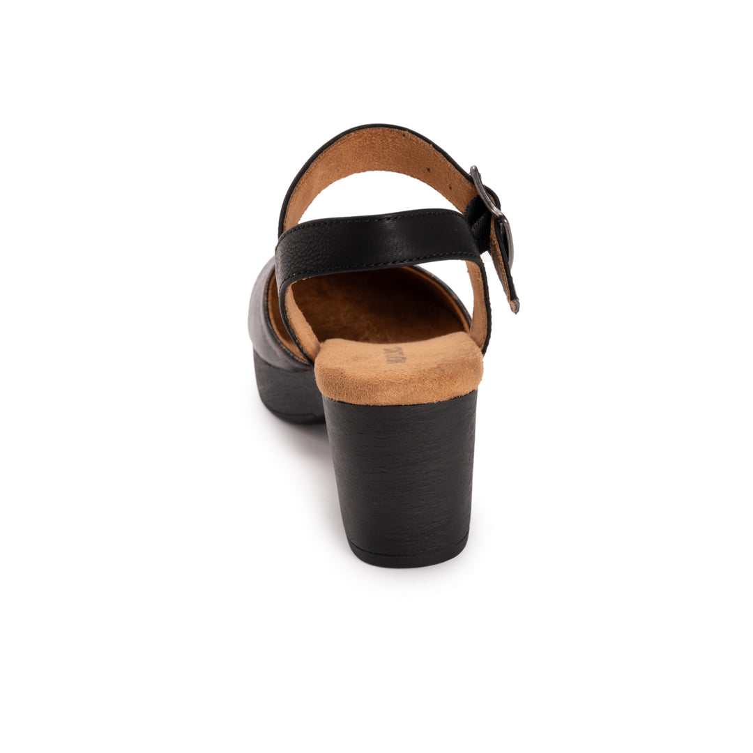 Women's Merritt Closed Toe Quarter Strap Shoe – MUK LUKS