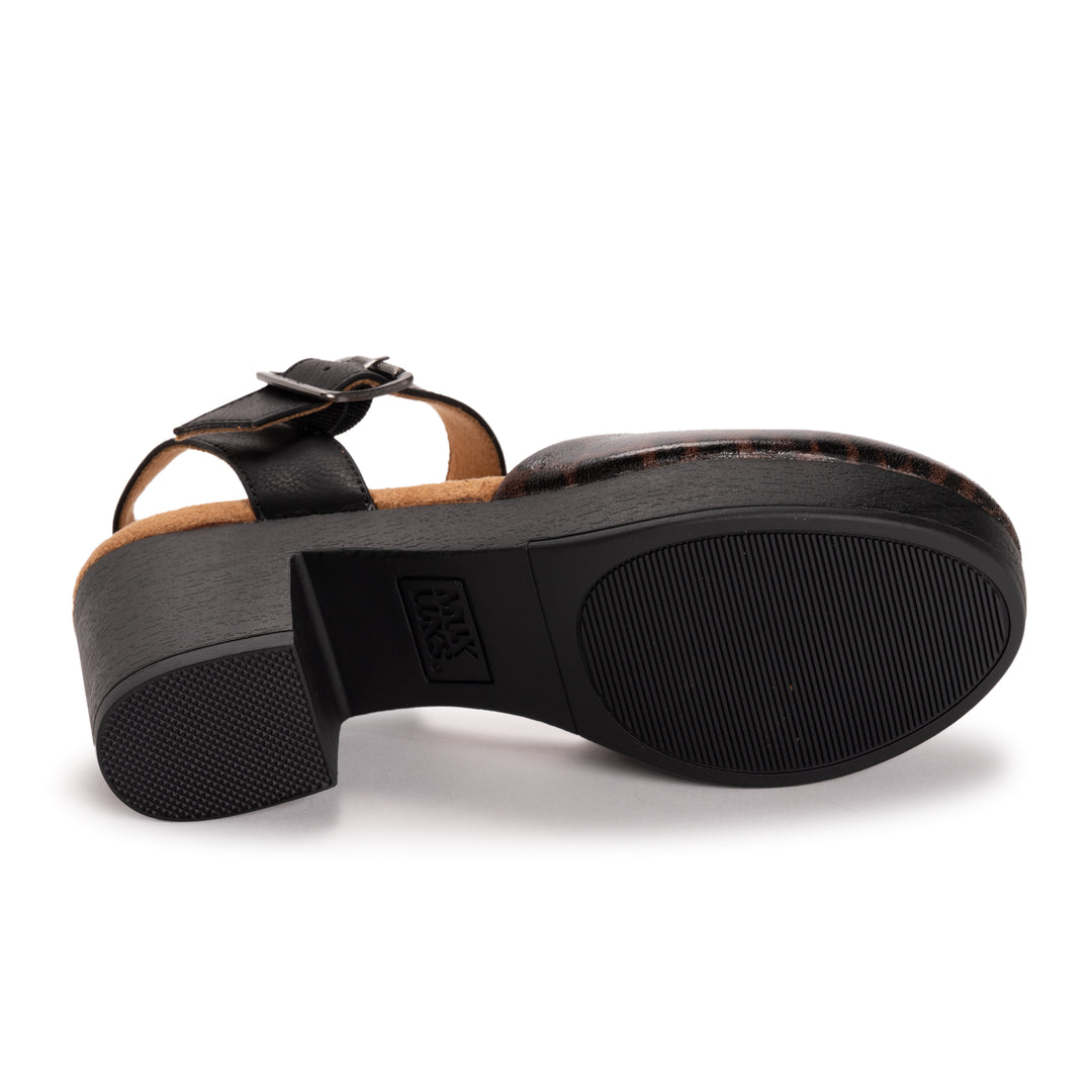 Women's Merritt Closed Toe Quarter Strap Shoe – MUK LUKS